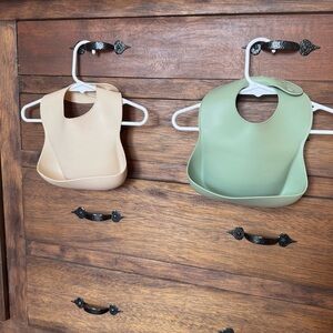Baby Silicone Feeding Bibs (2) - Dishwasher Safe, Food Catch Waterproof